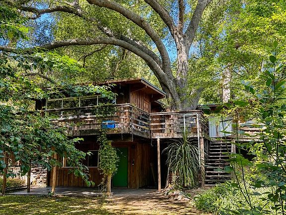 2nd image of 1336 Old Topanga Canyon Rd