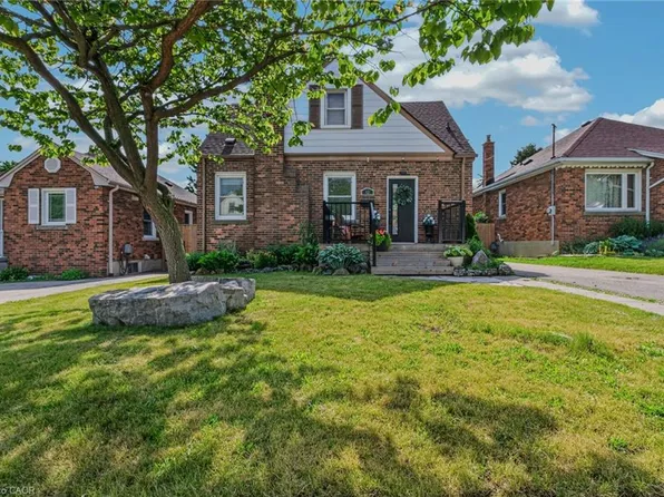 43 Woodbridge Rd, Hamilton, ON L8K 3C8