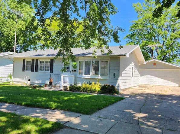 111 Park Ave, Charles City, IA 50616