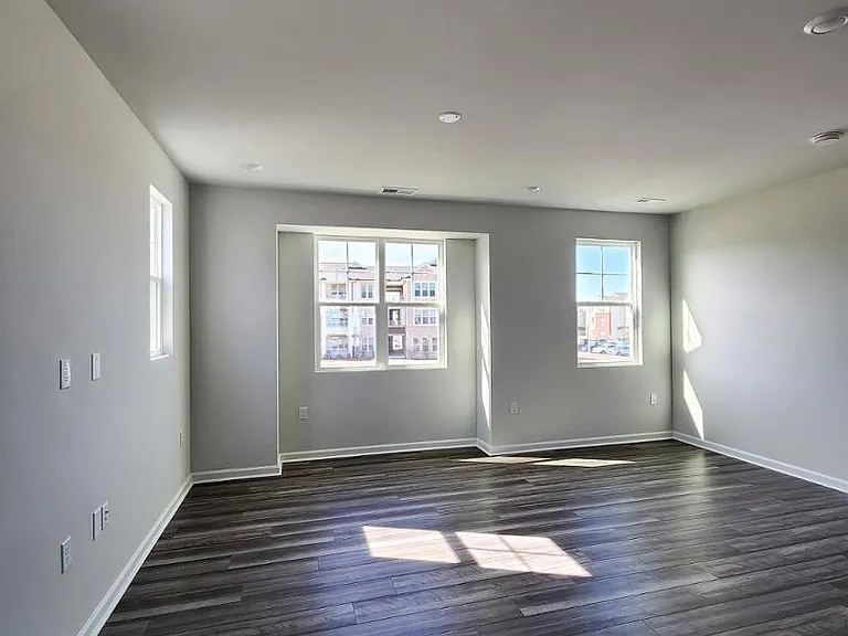 2431 Kasota Ln — Photo 26