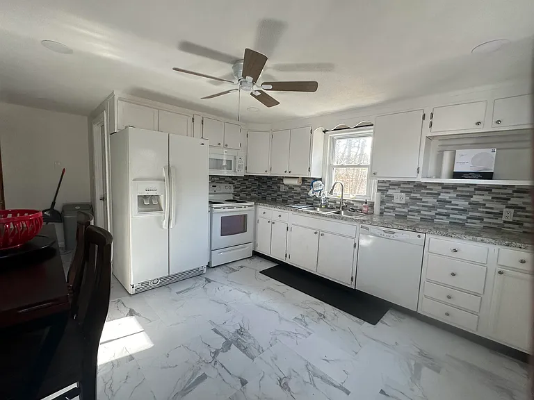 4 Lorraine Ave — Photo 4