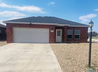1822 Quail Wood Dr, Portales, NM 88130