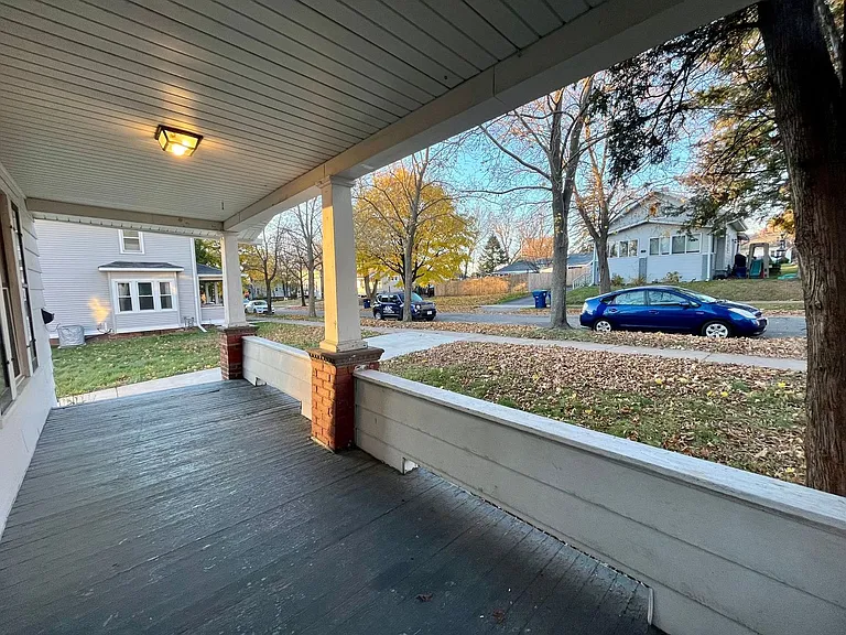 713 Augusta Ave — Photo 15