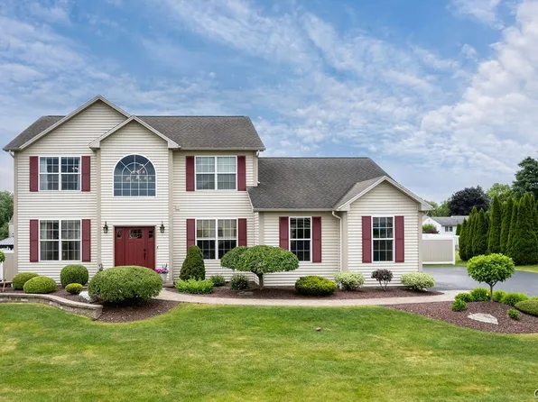 5056 Constitution Ln, Liverpool, NY 13088