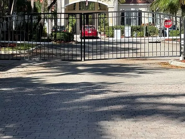 5820 W Sample Rd, Coral Springs, FL 33067