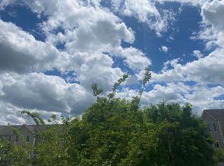 42800 San Sebastian Ter, Chantilly, VA 20152