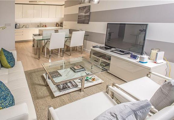 3rd image of 322 W 57th St APT 39K1