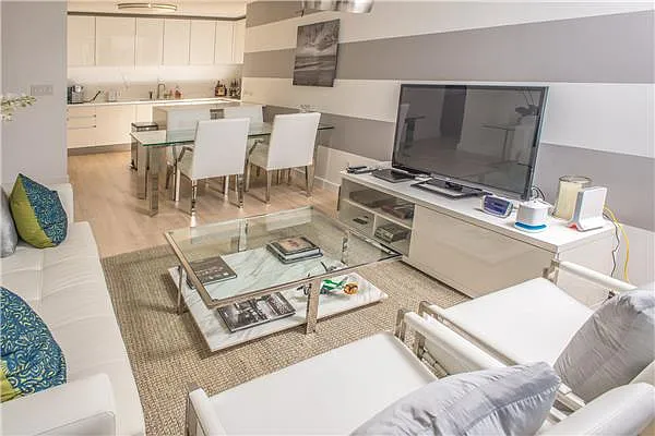 Sold by R New York | media 3