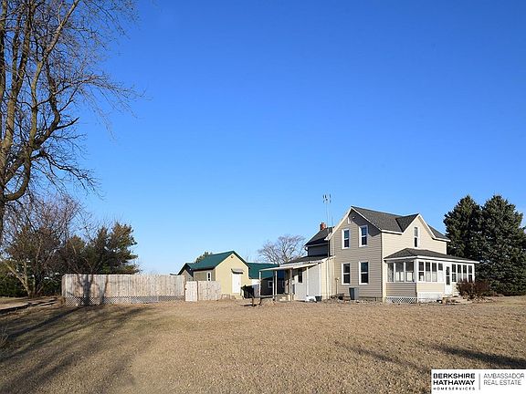4th image of 303 West Pne