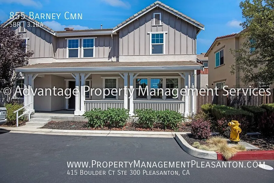 5 bed, 3.5 bath, 2,616 sq. ft. home with full bed/bath downstairs — Photo 2