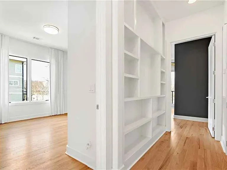 669 E Ave NE #A — Photo 29