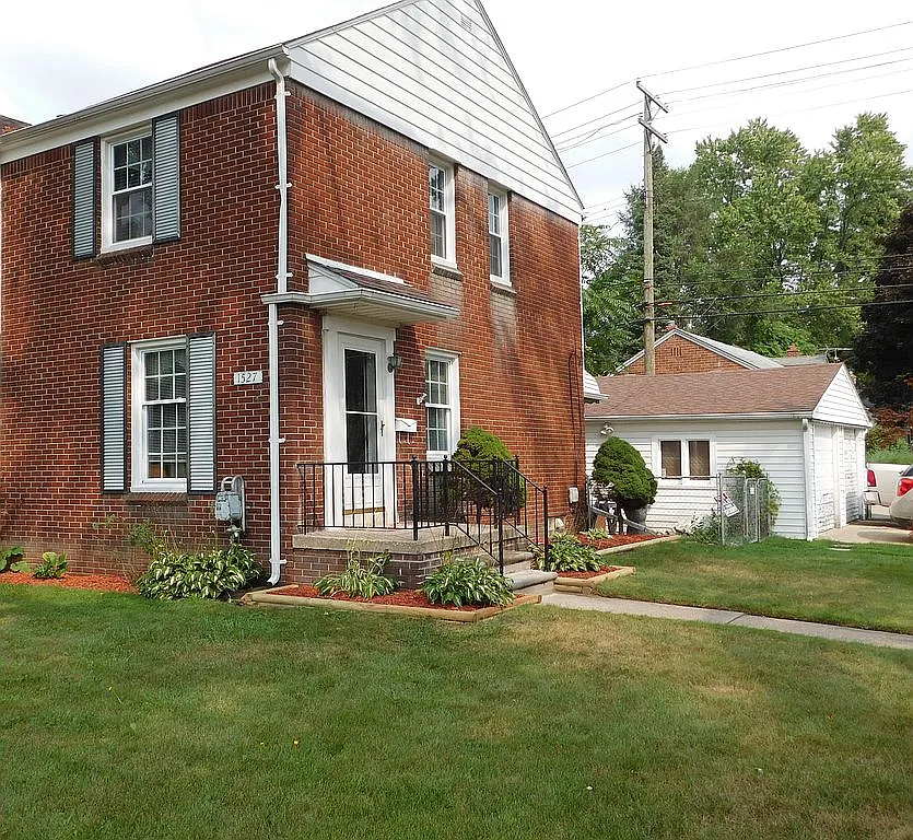 1527 E 4th St photo 1