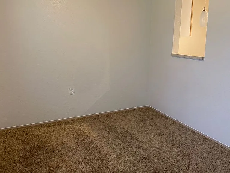 Sunrise Pointe Apartments — Photo 33