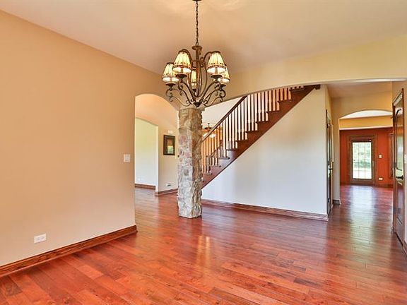 4th image of 8991 Crooked Bend St
