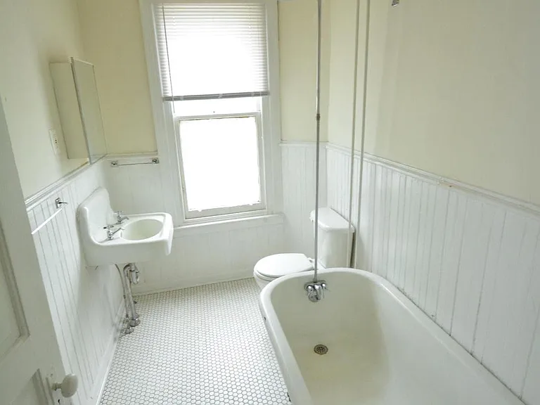 444 W Queen Ln #2 — Photo 9