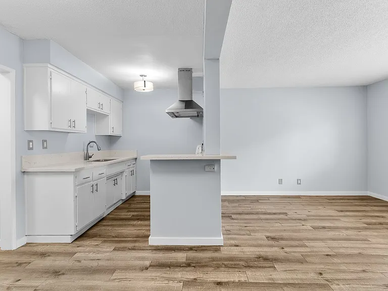 1121 Daisy Avenue — Photo 32