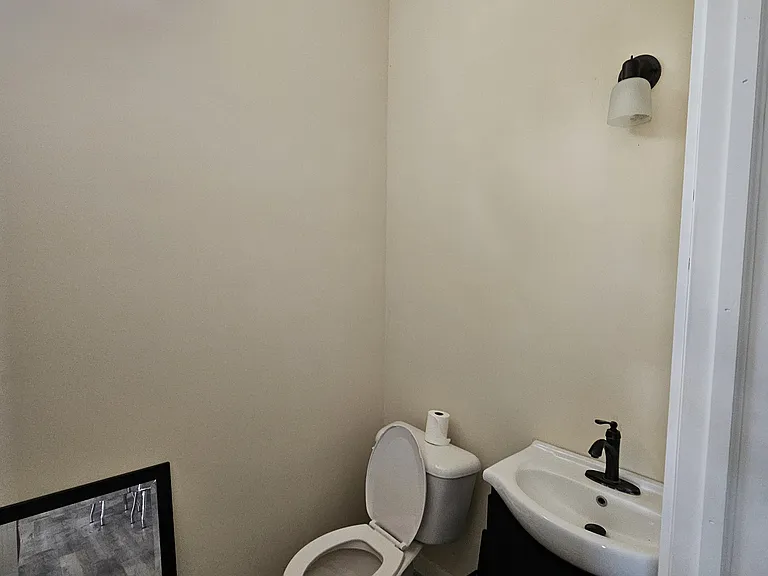 134 N Madison Ave — Photo 7