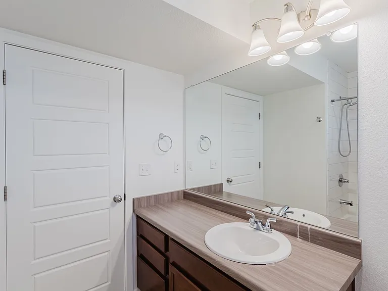 2656 Champagne Ave — Photo 22