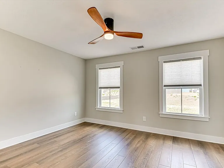 419 Barrow Ln — Photo 25