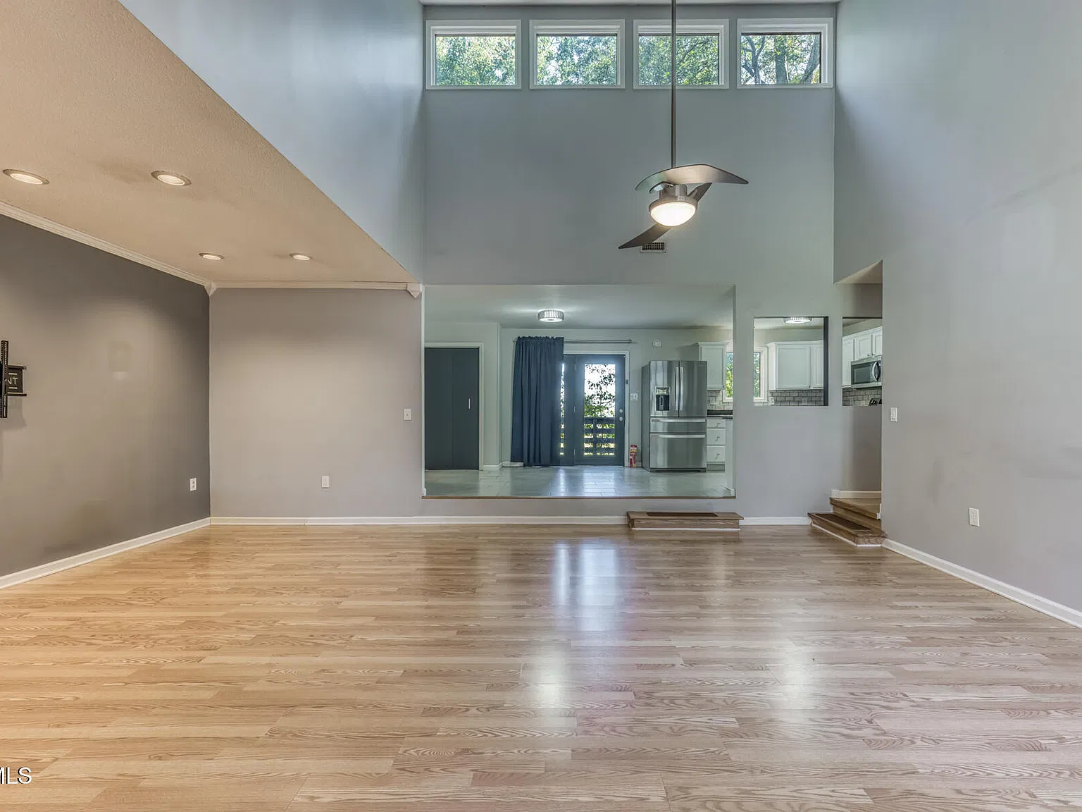 3 bed, 2.5 bath, 1930 sqft, $2,300 — Photo 4