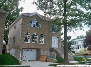 57 Bear St, Staten Island, NY 10304