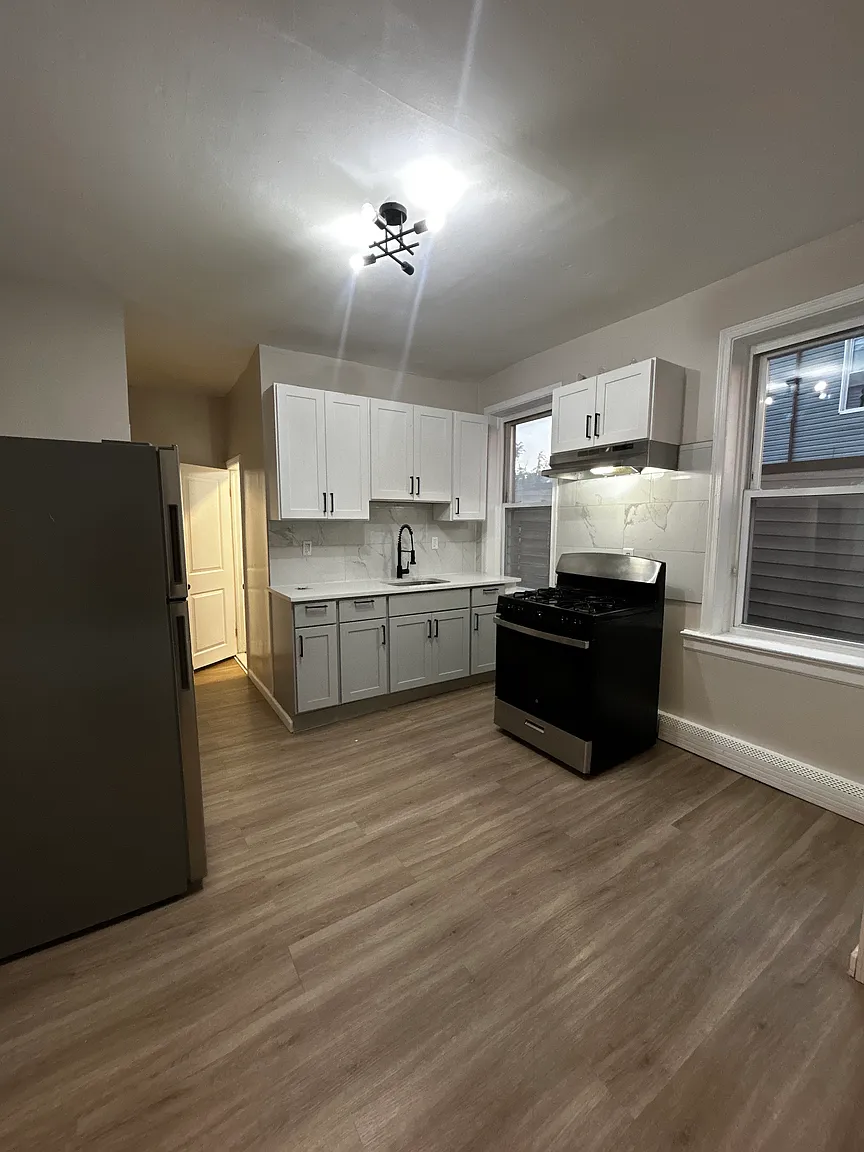476 River St APT 2 photo 1