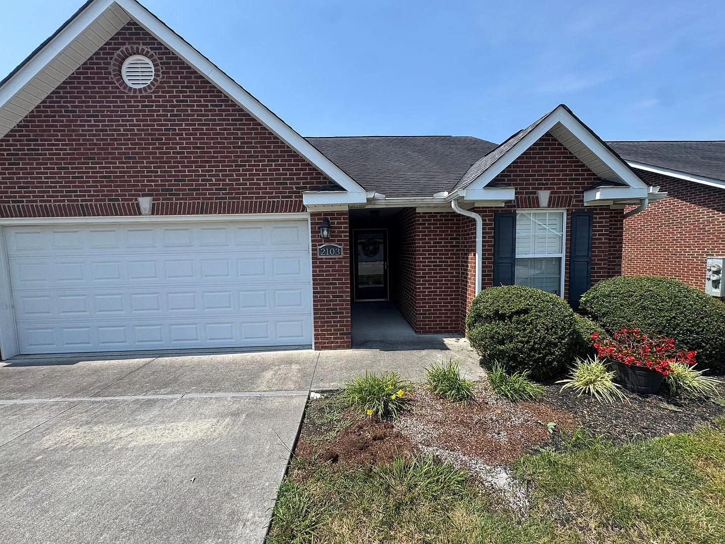 Stunner with Vaulted Ceilings, Hardwood Floors, and Resort-Style Community Perks — Photo 4