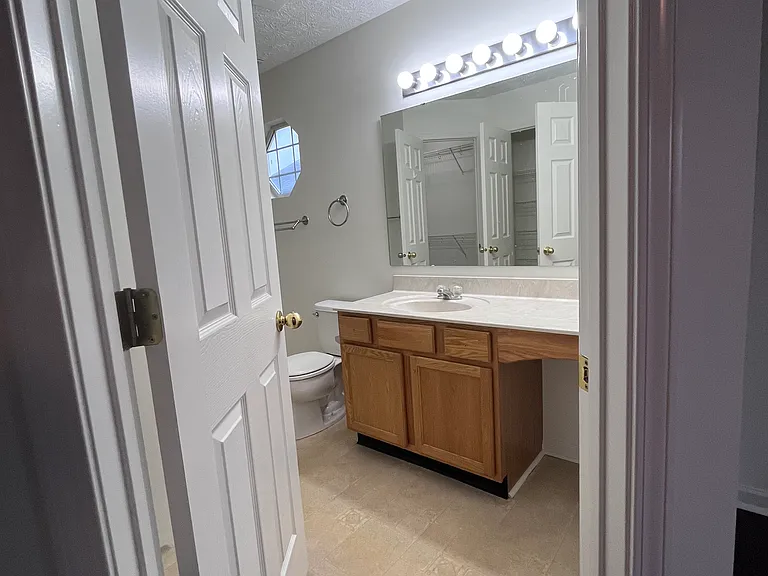 6540 Amherst Way — Photo 10