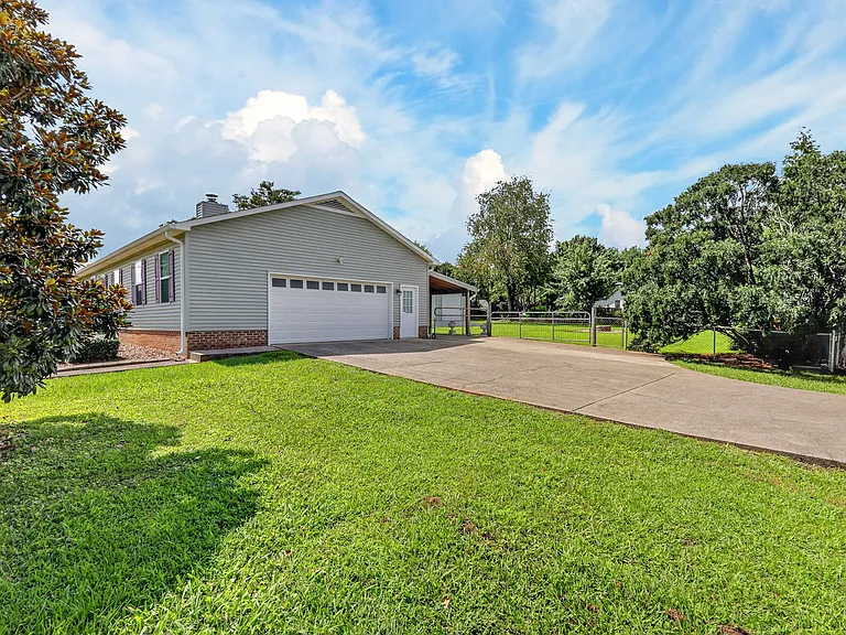 2504 Angelyn Dr — Photo 43