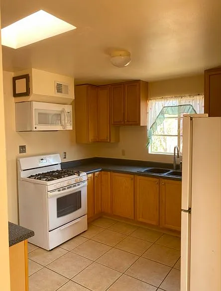 kitchen - 2601 N Calle De Romy