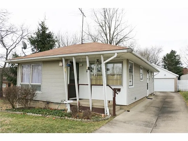 698 Washington Ave photo 1