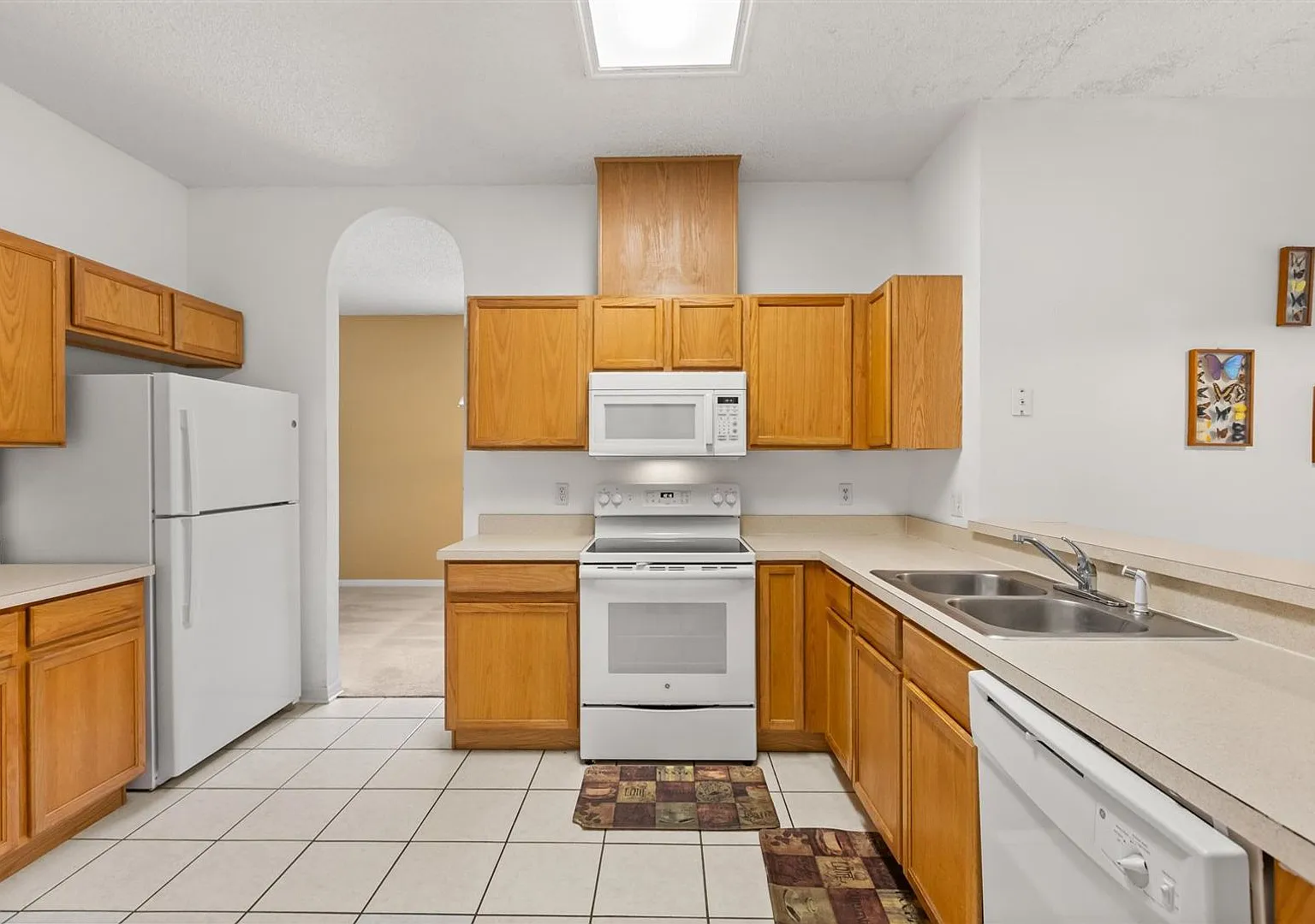 Great location with room to entertain — Photo 3