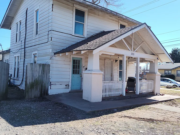 323 S West St — Photo 2