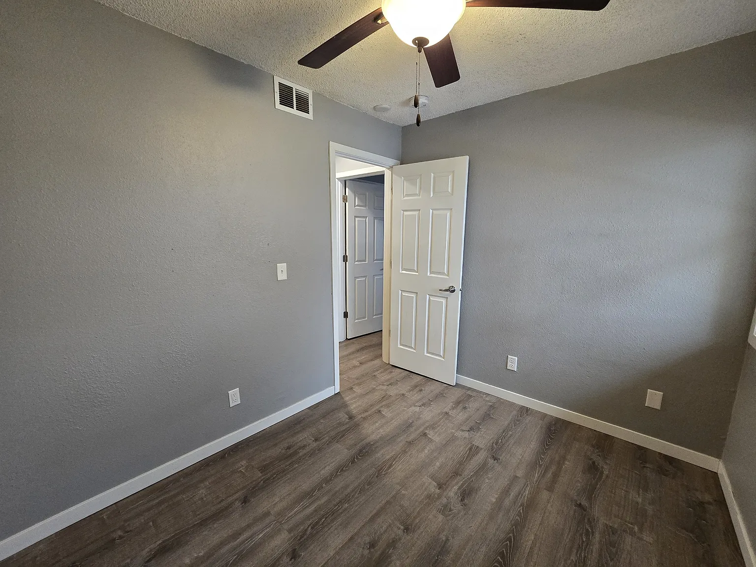 105 Ludland Drive #3 - 1 — Photo 3