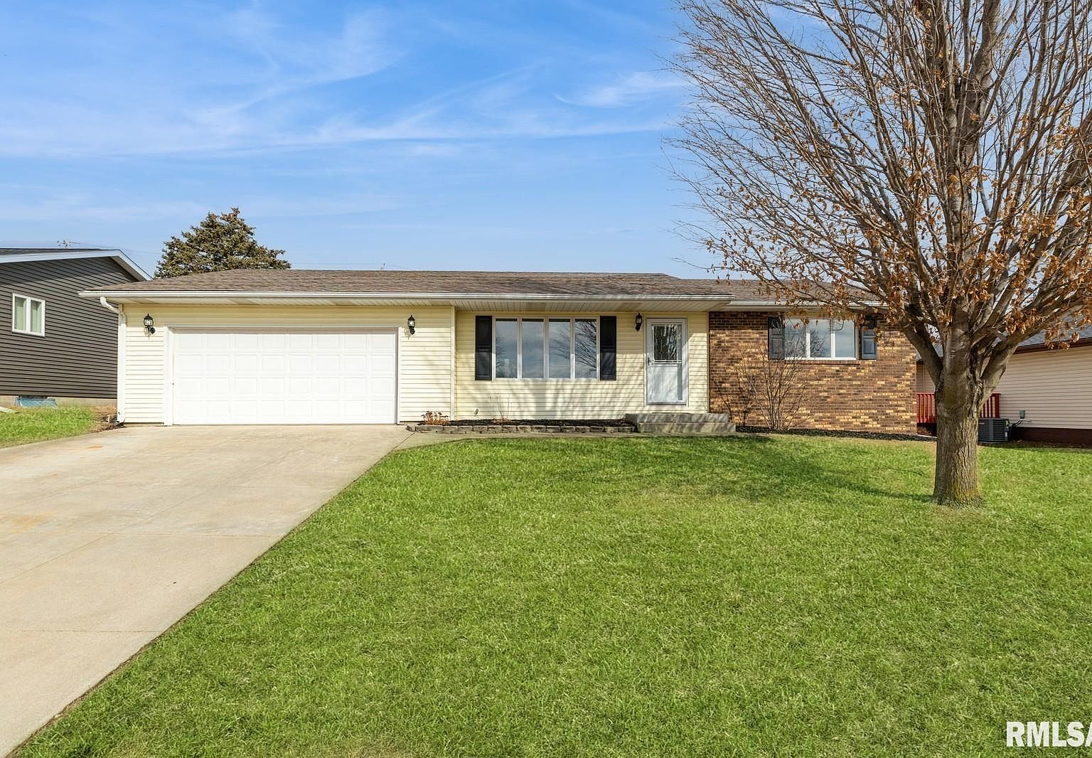 1206 27th Ave N, Clinton, IA 52732 | Zillow