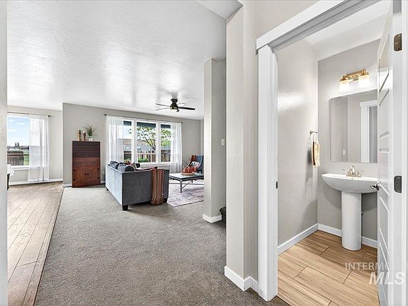 5th image of 221 E Ensenada Dr