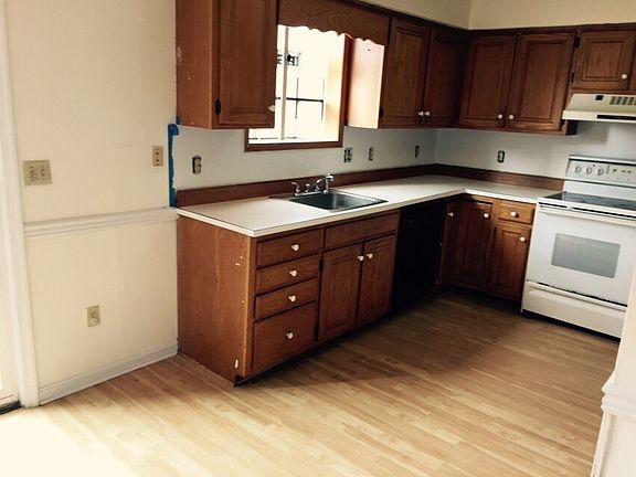 5th image of 3423 Foxfield Cir