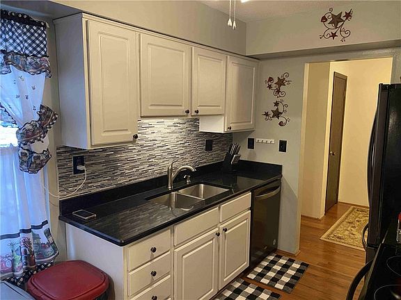 3rd image of 1134 Appletree Ln