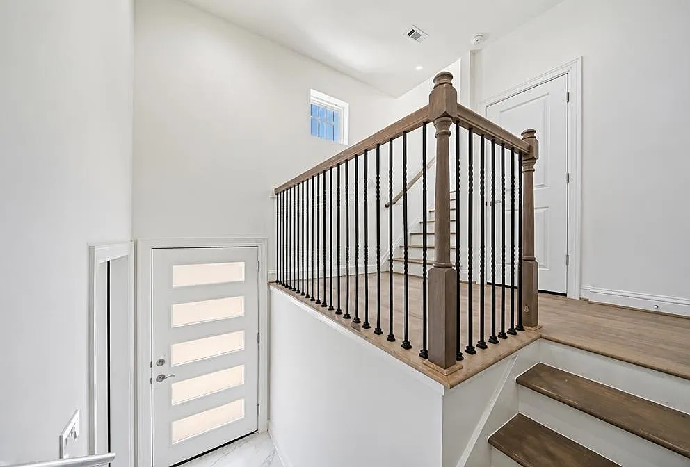 3 bed, 2400 sqft, $3,300 — Photo 4