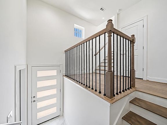 4th image of 1221 W 16th St #F
