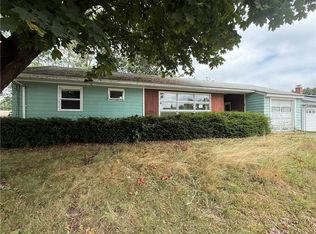 26 Ledge Dr, West Warwick, RI 02893