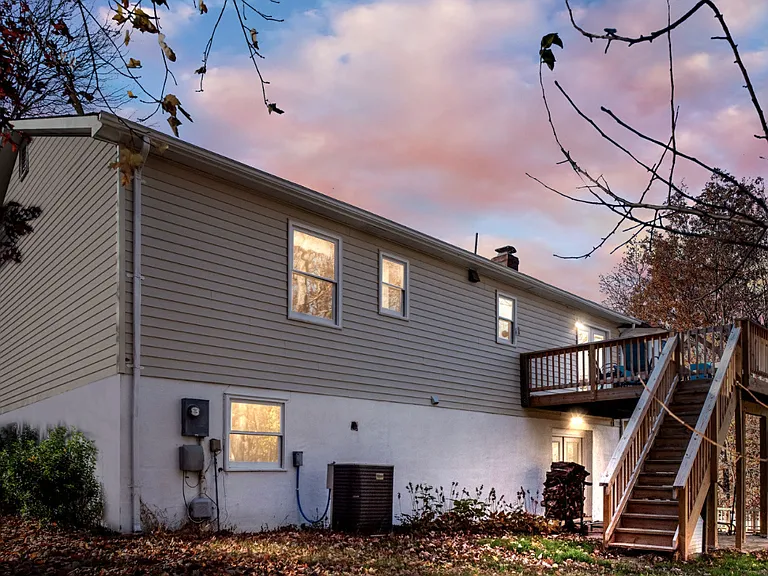 11 Endicott Ln — Photo 17