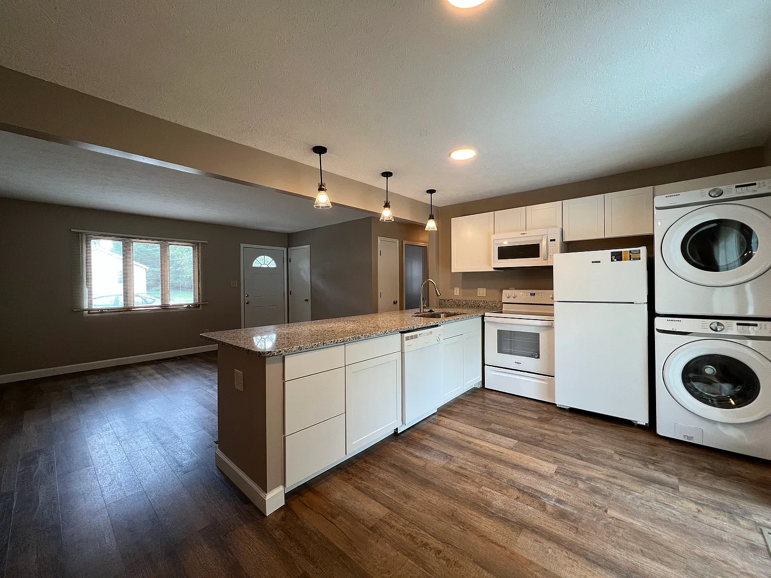 2 bed, $1,800 — Photo 2