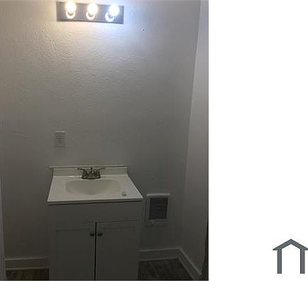 1st image of 713 W Adams St APT 2