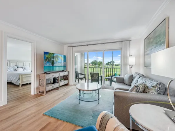 37 High Point Cir E APT 208, Naples, FL 34103