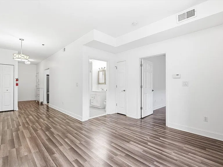 318 54th St #1B — Photo 8