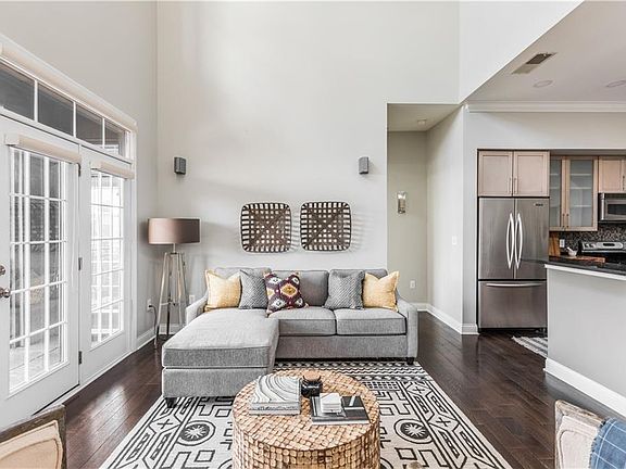 5th image of 355 E Ohio St Suite 323