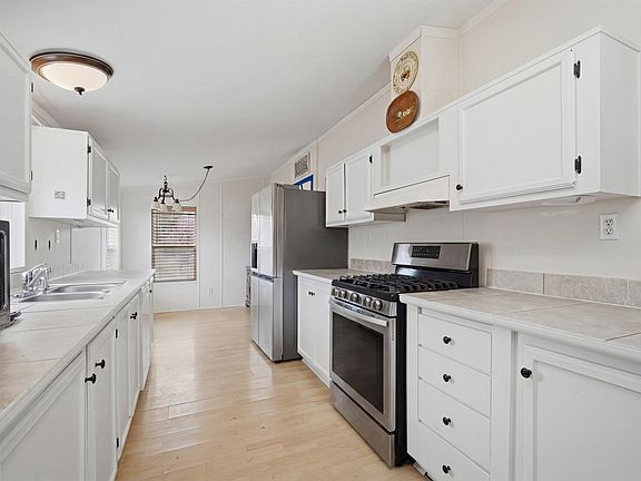 4th image of 435 32nd Rd Unit 832