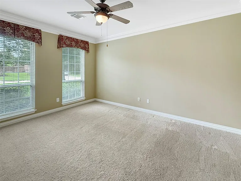 110 W Lansdowne Cir — Photo 4