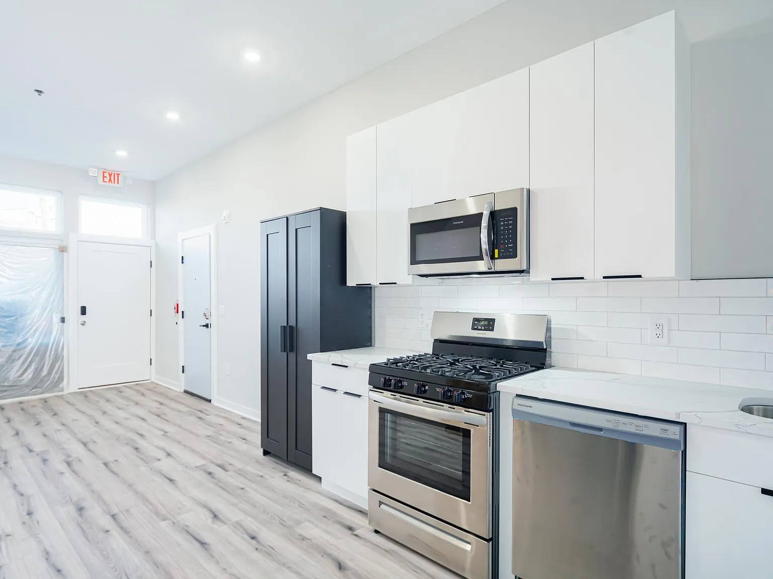 Studio, 750 sqft, $950 — Photo 3